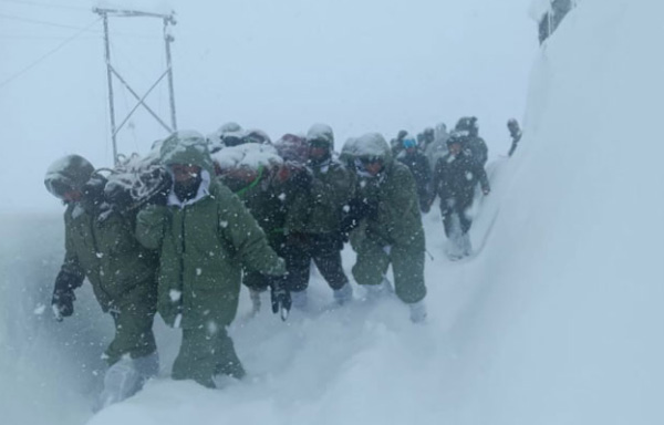 चमोली हिमस्खलन: अब तक 32 मजदूरों को सुरक्षित निकाला, 11 घंटे के बचाव अभियान में एक मिनट भी नहीं रुके हिमवीर