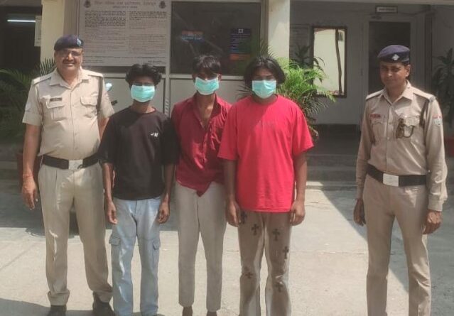 सार्वजनिक स्थान पर उत्पात मचाकर शांति व्यवस्था भंग करने वाले 03 अभियुक्तो को दून पुलिस ने किया गिरफ्तार