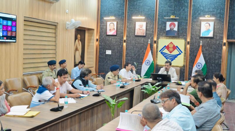 जिलाधिकारी ने निर्वाचन तैयारियों की समीक्षा कर नोडल अधिकारियों को दिए समयबद्ध कार्य पूर्ण करने के निर्देश